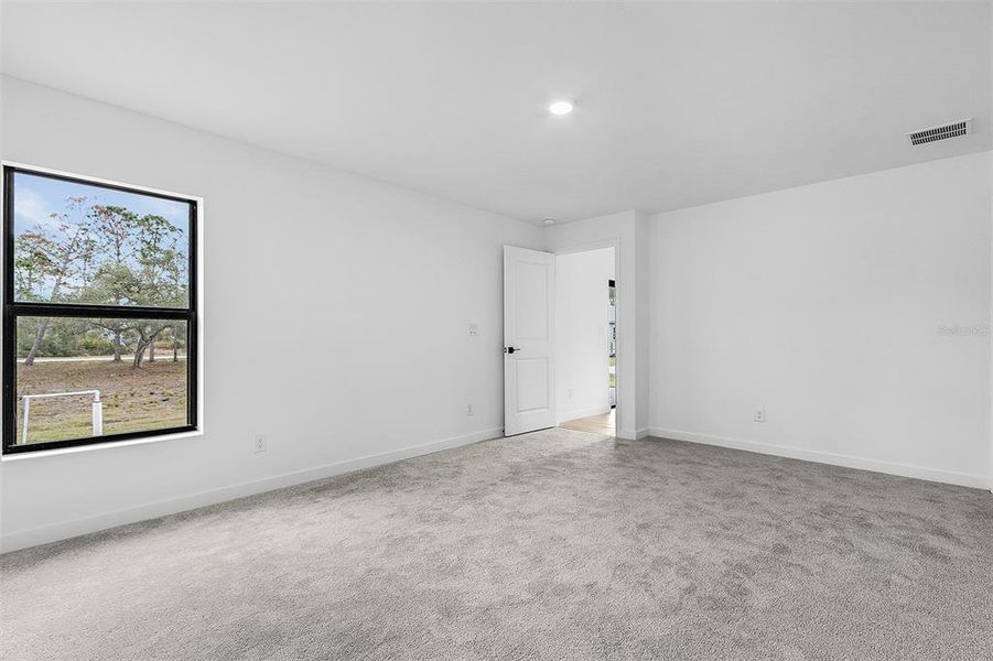 Spacious, unfurnished interior of a new home in , North Port (Image 14).