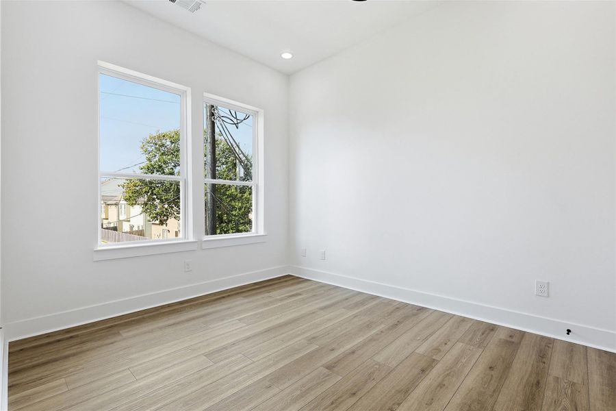 Spacious, unfurnished interior of a new home in , Houston (Image 22).