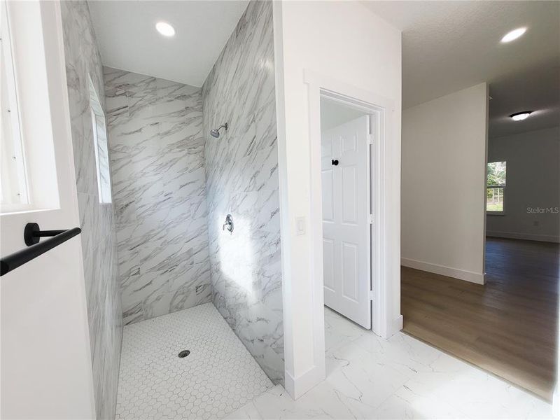 Spacious, unfurnished interior of a new home in , Palm Bay (Image 19).