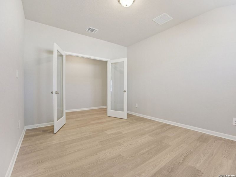Spacious, unfurnished interior of a new home in Arcadia Ridge - Classic Series, San Antonio (Image 11).