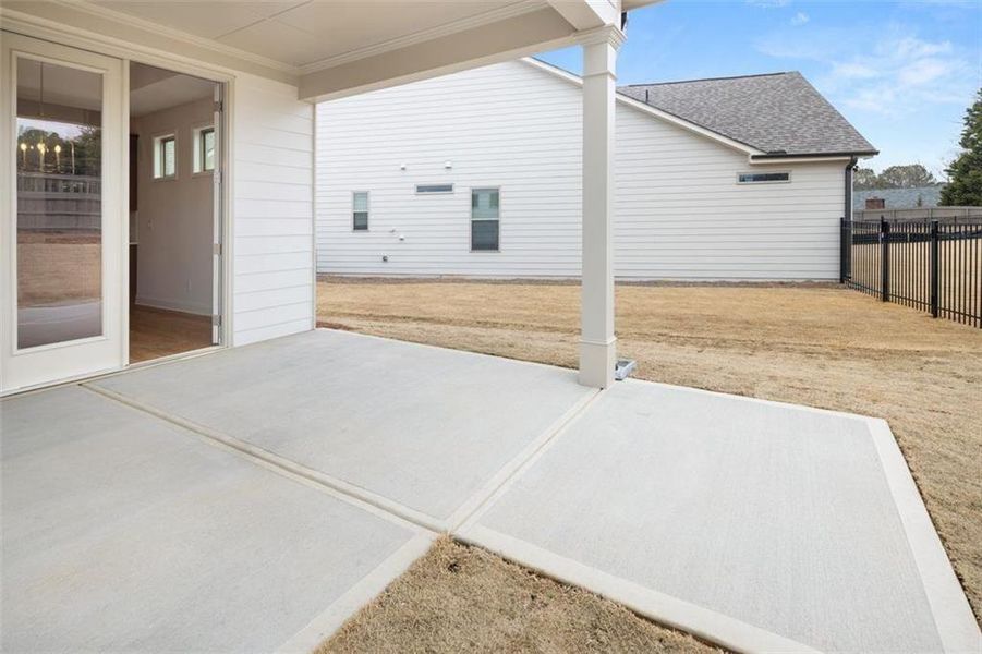Exterior details and patio area of a home in Soleil Summit Chase, Snellville (Image 3).