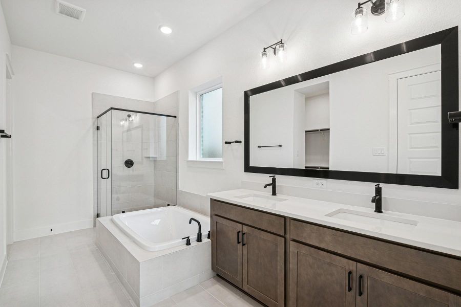 Furnished interior view inside a new home in The Highlands 40', Porter (Image 13). Furnished interior view inside a new home in The Highlands 40', Porter (Image 13).