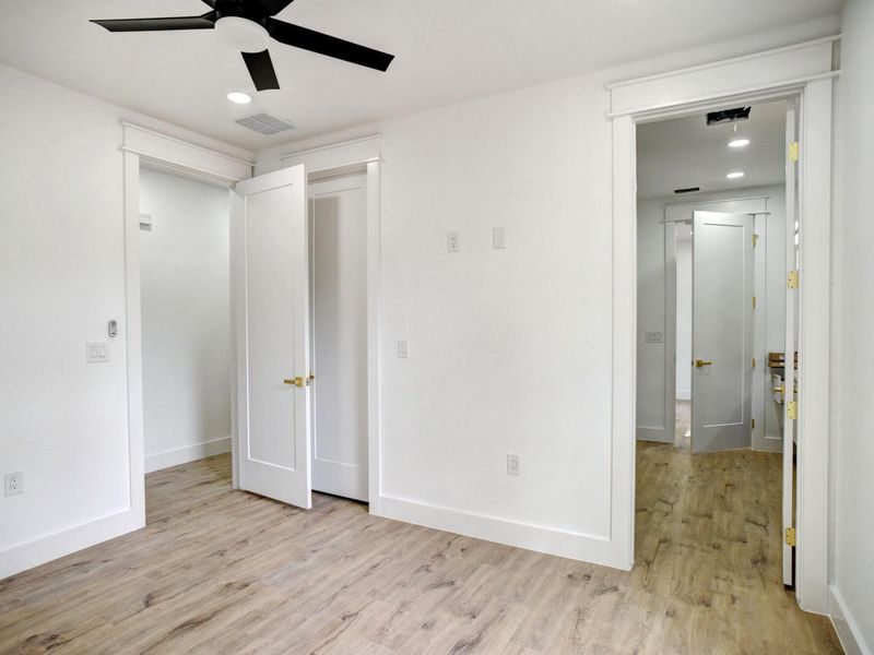 Spacious, unfurnished interior of a new home in , Bastrop (Image 24).