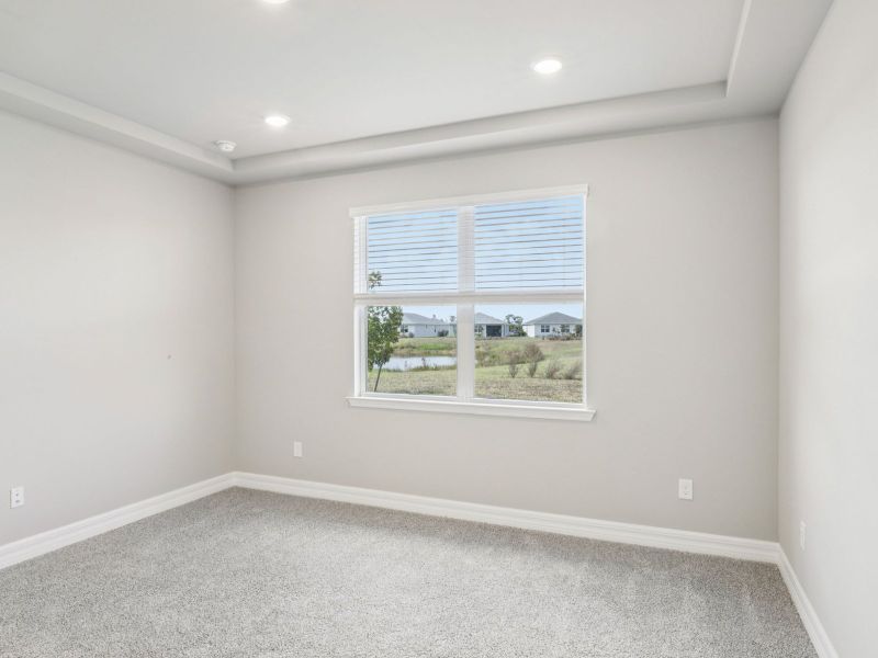 Spacious, unfurnished interior of a new home in Crescent Lakes - Reserve Series, Punta Gorda (Image 14).