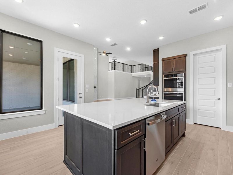 Furnished interior view inside a new home in Cross Creek Ranch 65′, Fulshear (Image 9). Furnished interior view inside a new home in Cross Creek Ranch 65′, Fulshear (Image 9).