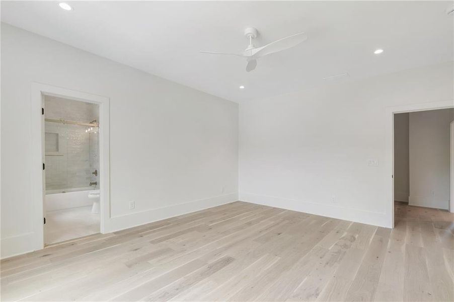 Spacious, unfurnished interior of a new home in , Alpharetta (Image 41).