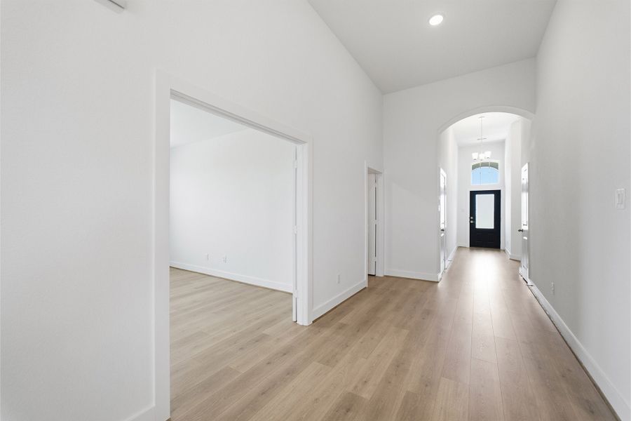Spacious, unfurnished interior of a new home in River Ranch Meadows, Dayton (Image 55).