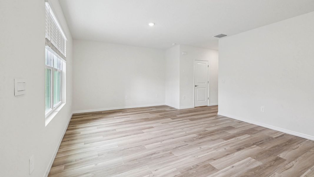 Representative unfurnished interior of a home built from the Darwin by D.R. Horton in Ocala Crossings South, Ocala (Image 25).