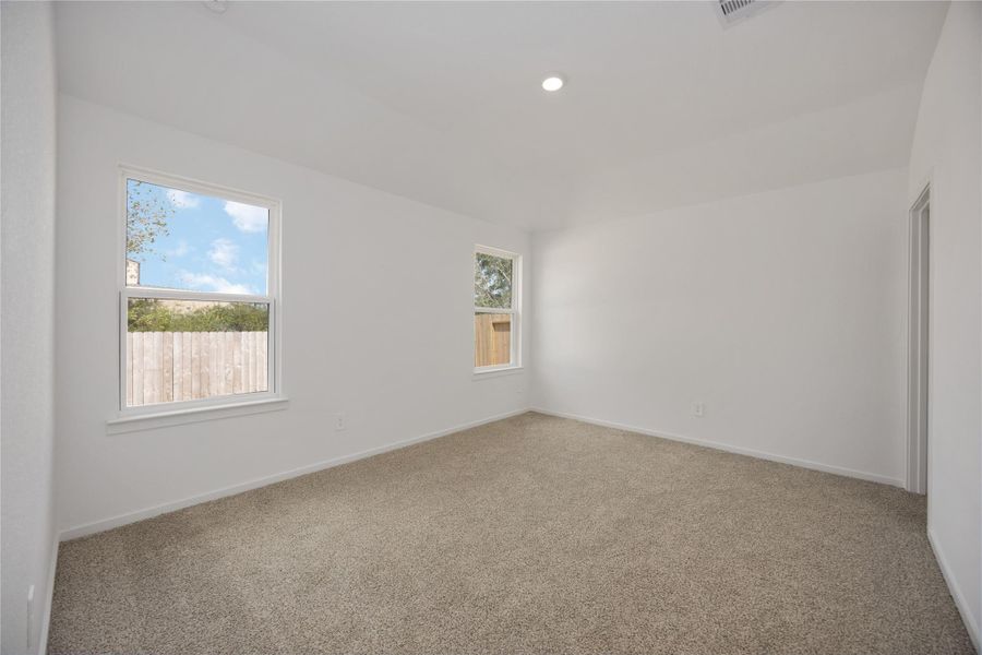 Spacious, unfurnished interior of a new home in Allison Park, Houston (Image 15).