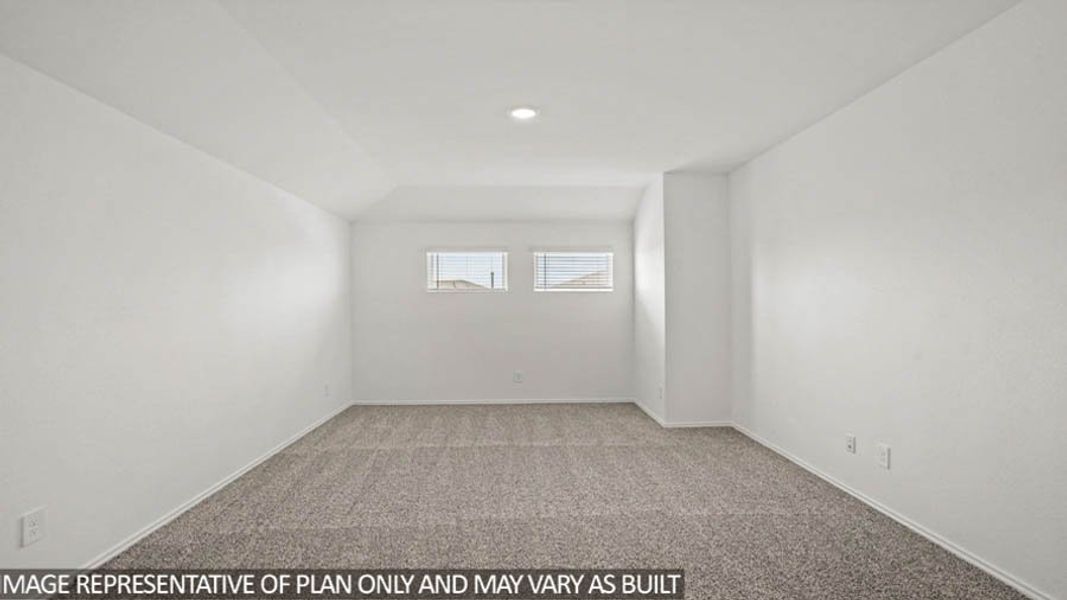 Spacious, unfurnished interior of a new home in East Williams Cove, Conroe (Image 15).