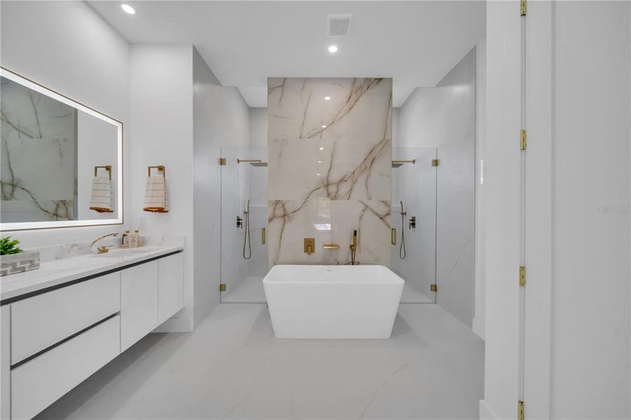 Furnished interior view inside a new home in , Cape Coral (Image 8).