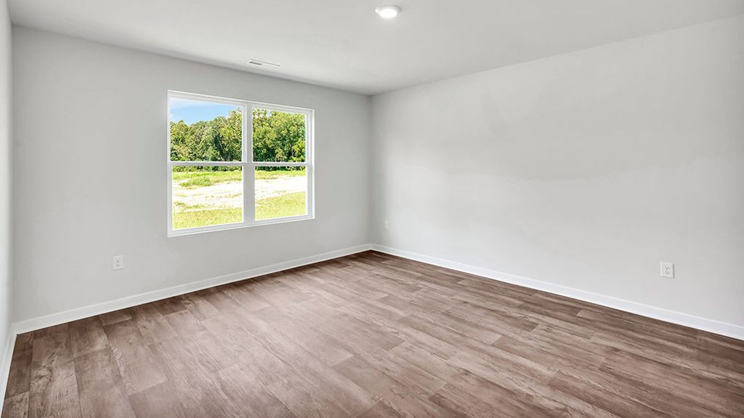 Spacious, unfurnished interior of a new home in Vineyard Trail, Jacksonville (Image 26).