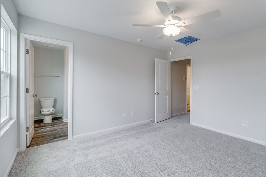 Spacious, unfurnished interior of a new home in Astoria, Columbia (Image 23).