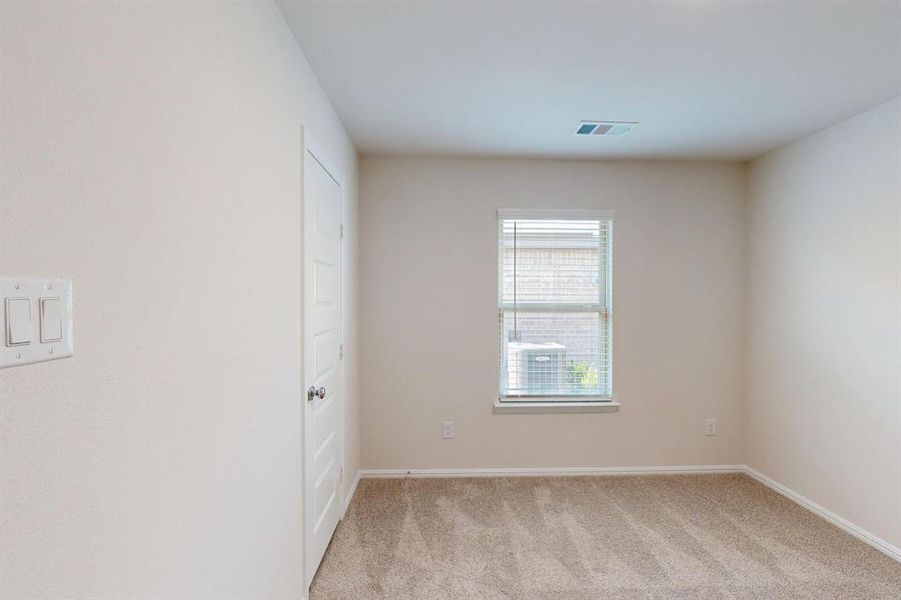 Spacious, unfurnished interior of a new home in Meadow Park, Denton (Image 24).