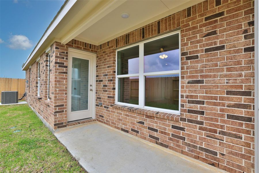Exterior details and patio area of a home in River Ranch, Dayton (Image 3).