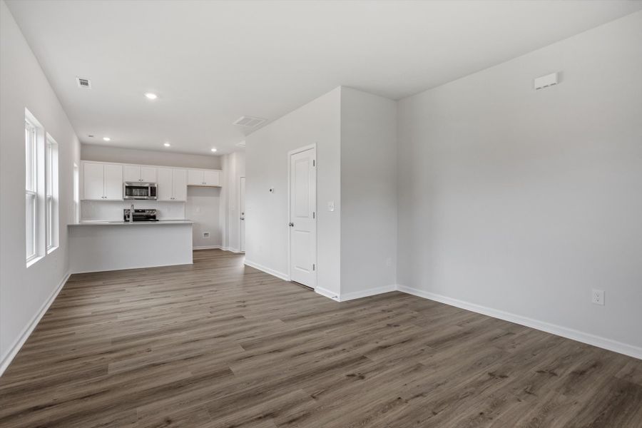 Spacious, unfurnished interior of a new home in Cambridge Reserve, Angier (Image 20).