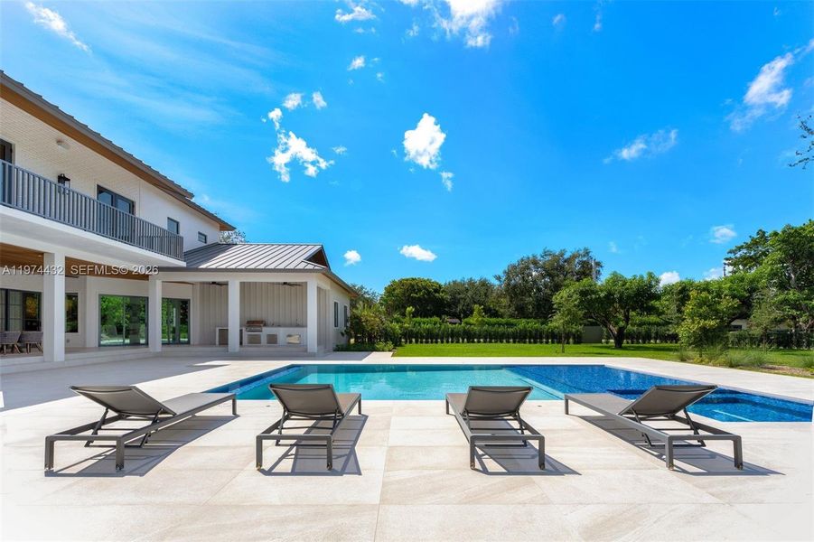 Community amenities in , Miami (Image 33).