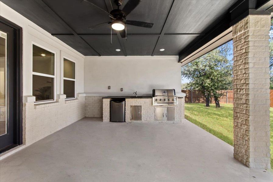 View of patio featuring ceiling fan and a sink View of patio featuring ceiling fan and a sink