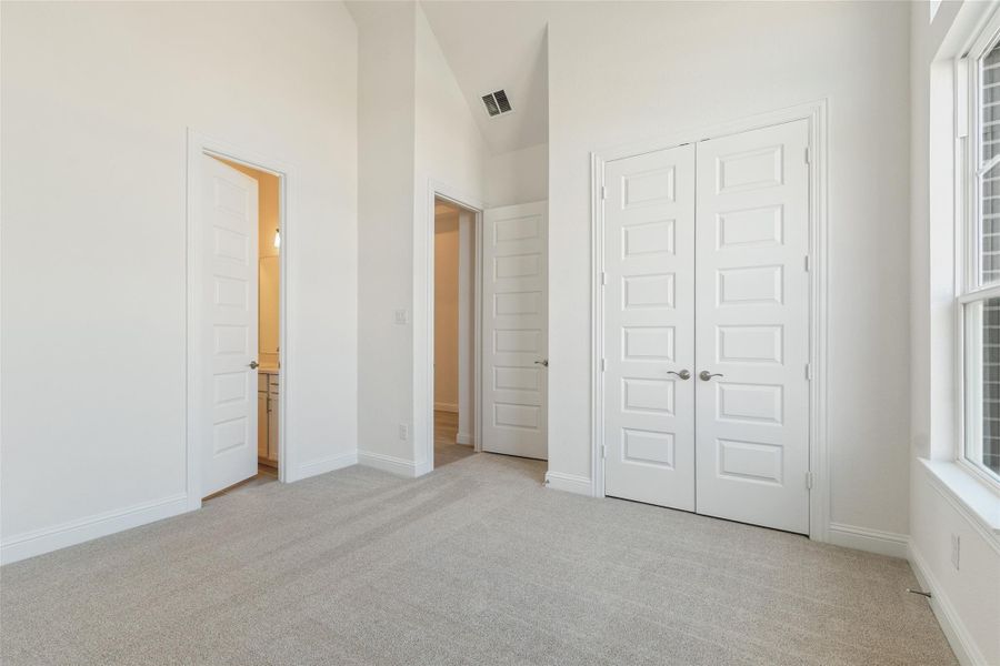Spacious, unfurnished interior of a new home in Brookewater, Rosenberg (Image 23).