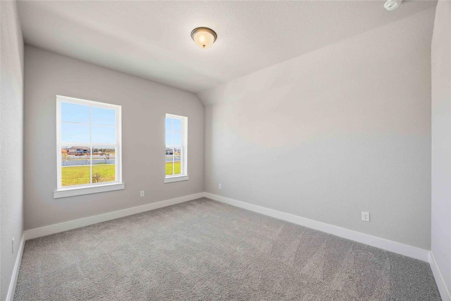 Spacious, unfurnished interior of a new home in Valencia, Manvel (Image 38).