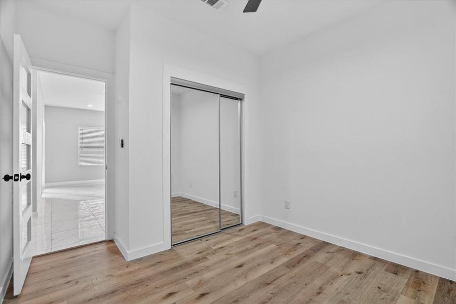Spacious, unfurnished interior of a new home in , Granbury (Image 23).