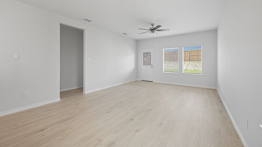 Spacious, unfurnished interior of a new home in Winchester Crossing, Princeton (Image 5).