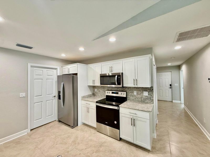 Kitchen Granite Counter Backsplash