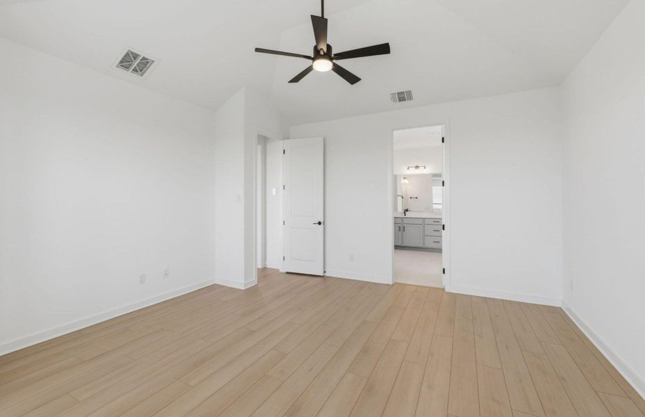 Spacious, unfurnished interior of a new home in Kuempel Farms, Pflugerville (Image 13).