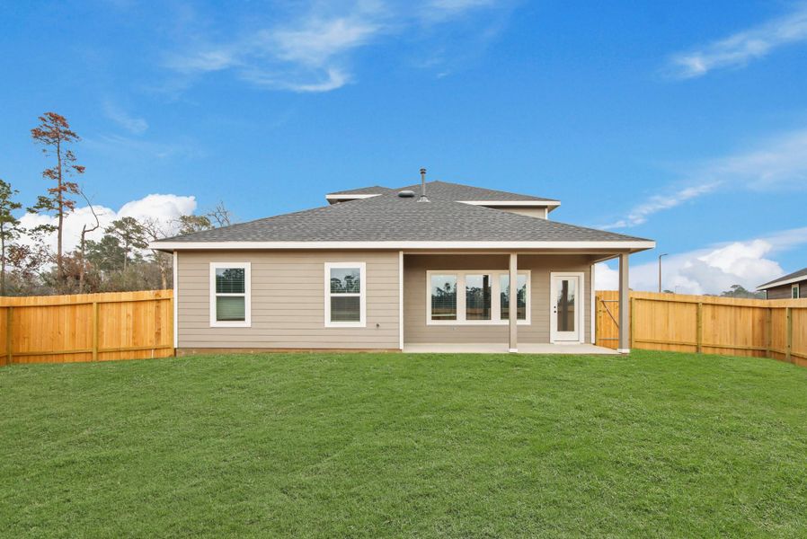 Exterior details and patio area of a home in Chapel Lakes, Montgomery (Image 3).