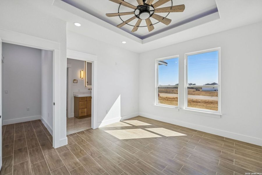 Spacious, unfurnished interior of a new home in , Floresville (Image 23).