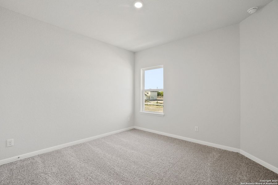 Spacious, unfurnished interior of a new home in Melissa Ranch, San Antonio (Image 18).