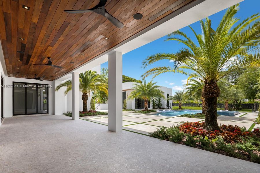 Community amenities in , Miami (Image 38).