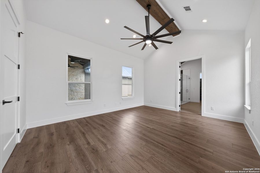 Spacious, unfurnished interior of a new home in , Blanco (Image 19).
