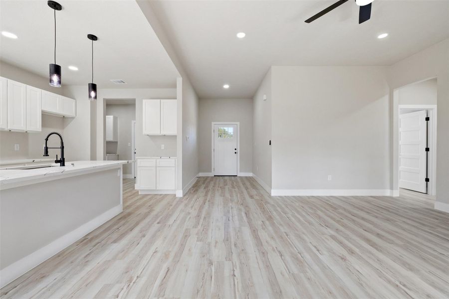 Please note: Photos shown are not of the actual homes but are of the same floorplan. Finishes and features may vary. Please note: Photos shown are not of the actual homes but are of the same floorplan. Finishes and features may vary.
