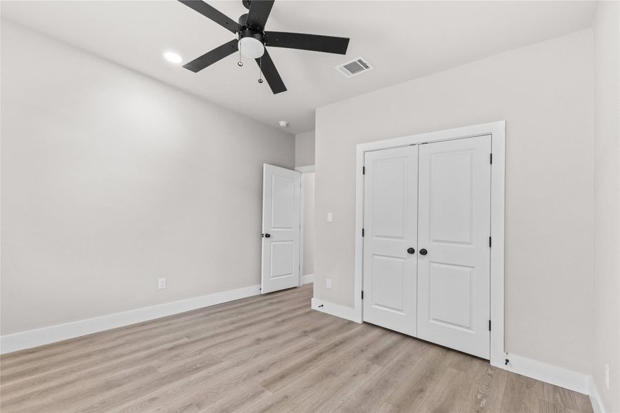 Spacious, unfurnished interior of a new home in , Brenham (Image 14).