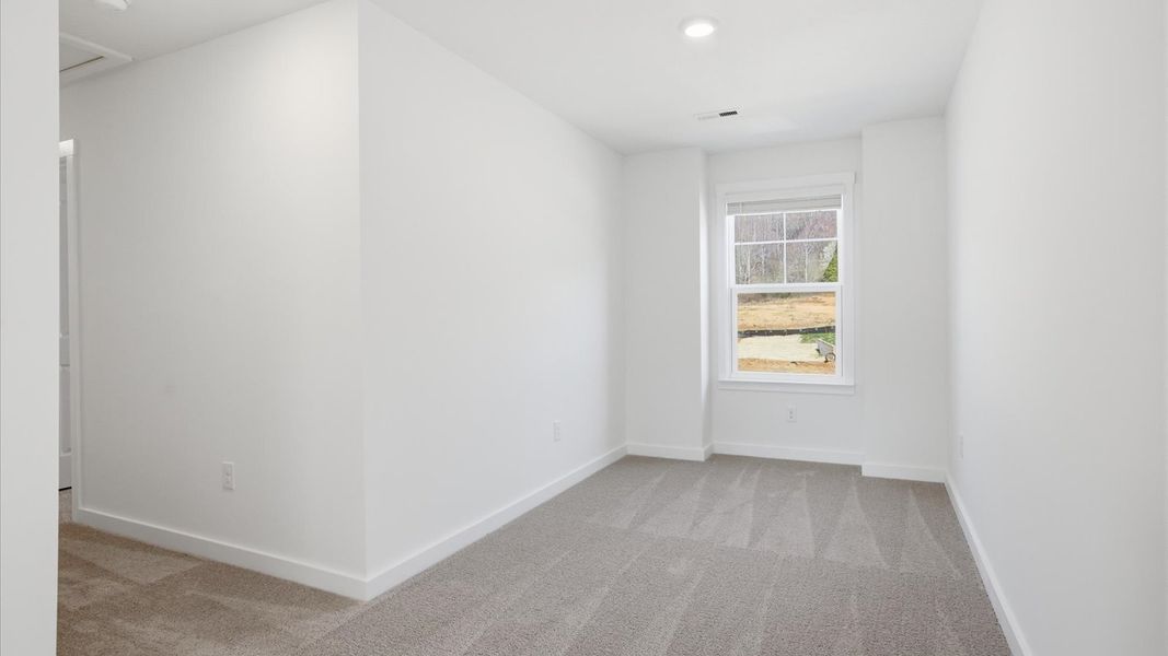 Spacious, unfurnished interior of a new home in Emory Creek, Harriman (Image 25).