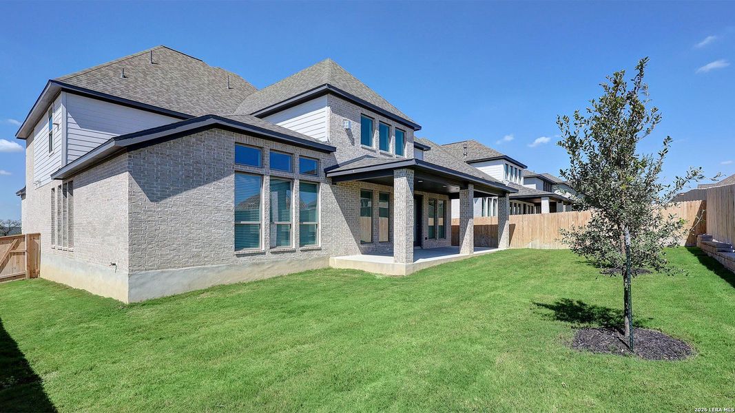 Exterior details and patio area of a home in Ladera, San Antonio (Image 3).