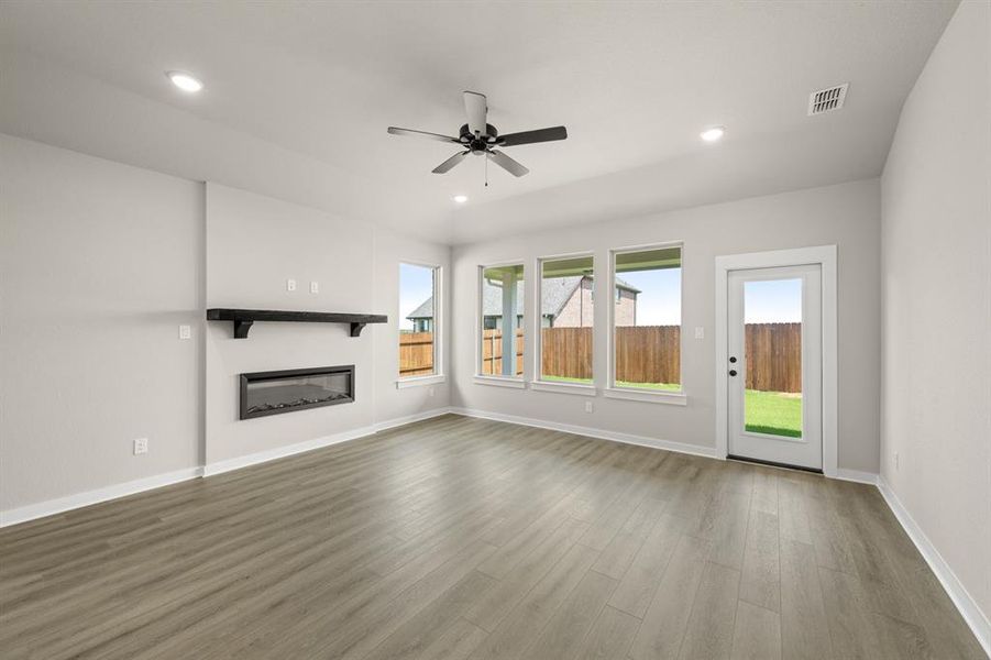 18_6900 Deadwood- Living Room-1