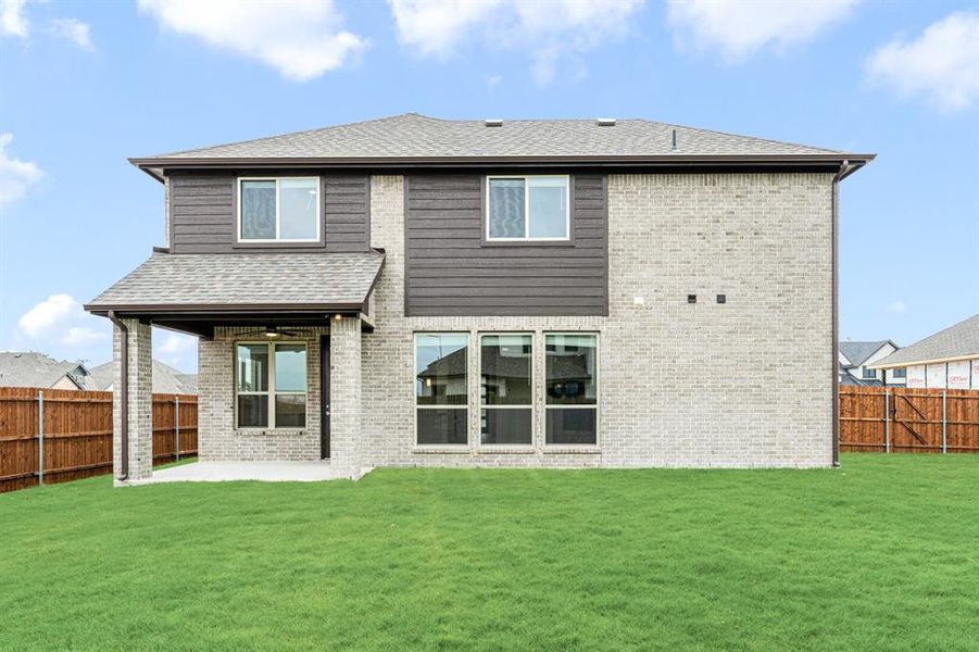 Exterior details and patio area of a home in Ridgepoint, Midlothian (Image 22).