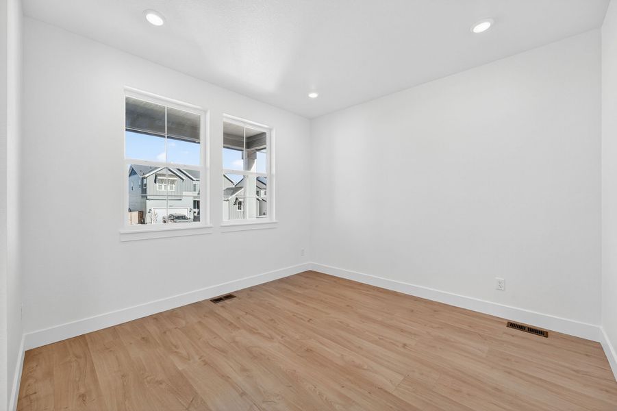 Spacious, unfurnished interior of a new home in Trailstone, Arvada (Image 14).