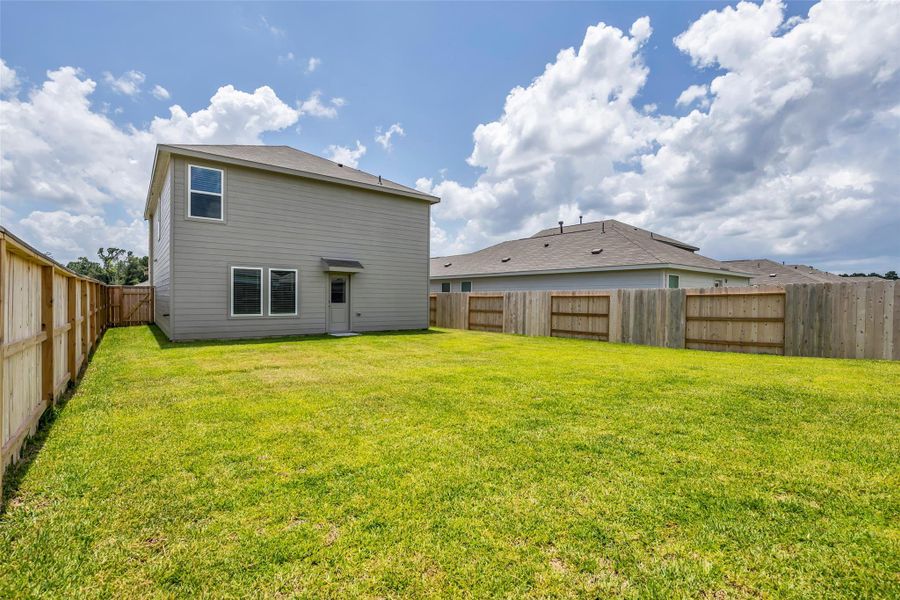 Exterior details and patio area of a home in , New Caney (Image 13).