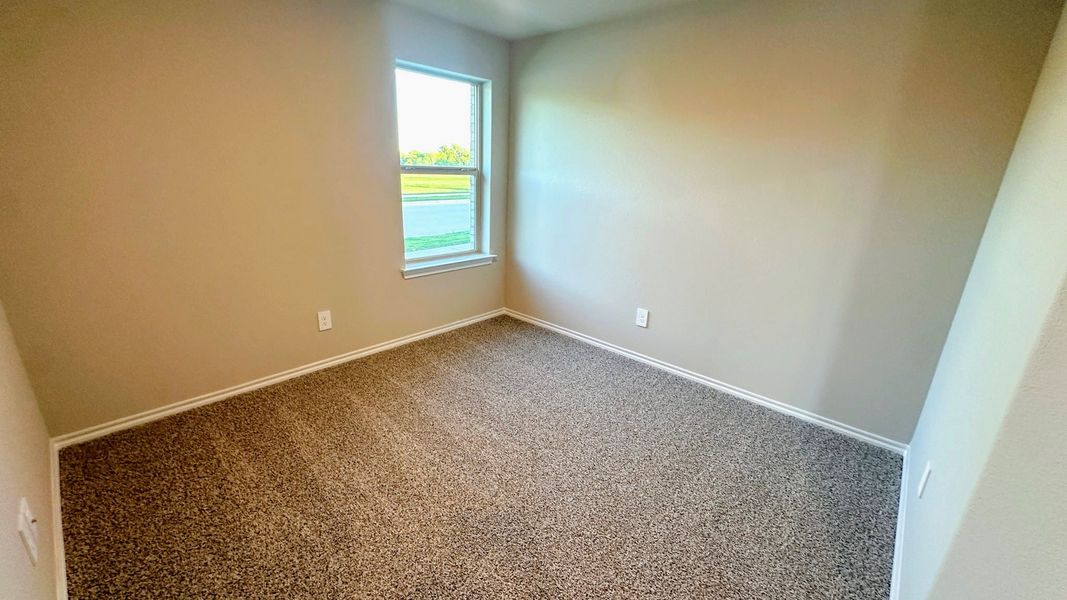 Spacious, unfurnished interior of a new home in Sunnycreek, Fort Worth (Image 13).