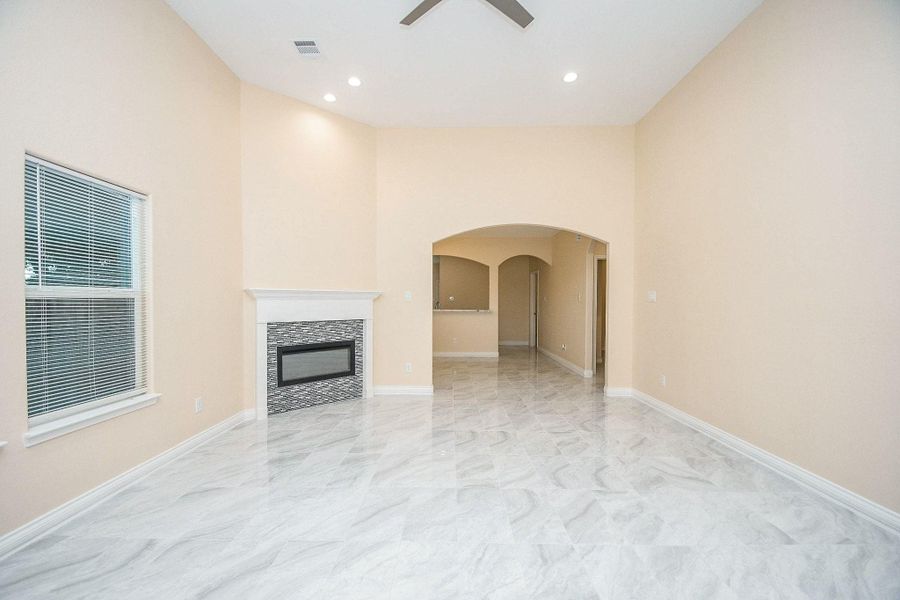 Spacious, unfurnished interior of a new home in , Houston (Image 32).