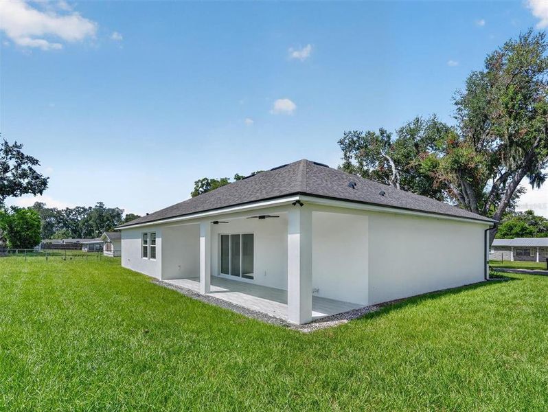 Exterior details and patio area of a home in , Plant City (Image 30).