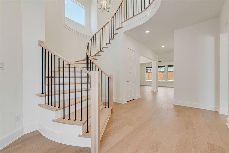 Spacious, unfurnished interior of a new home in Quail Hollow, Rockwall (Image 25).