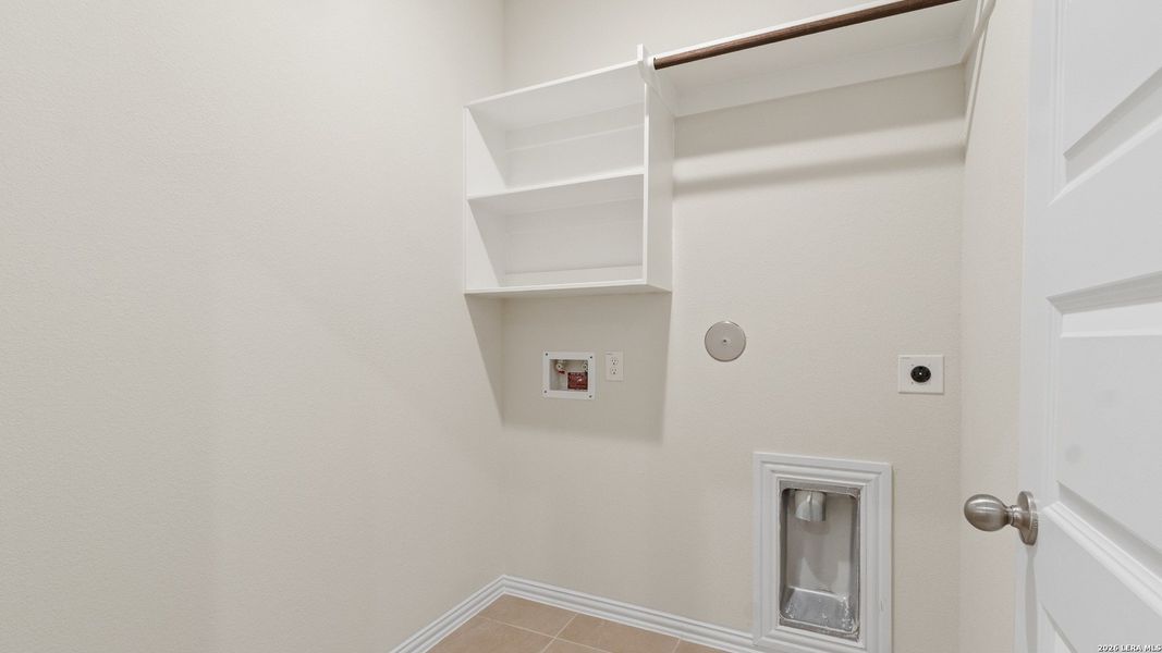 Spacious, unfurnished interior of a new home in Stream Waters, Seguin (Image 16). Spacious, unfurnished interior of a new home in Stream Waters, Seguin (Image 16).
