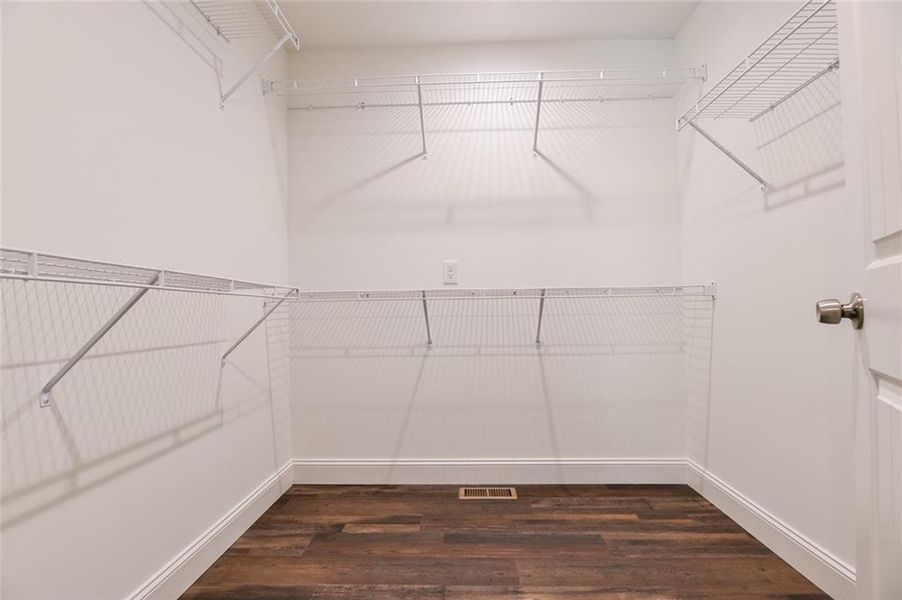 Spacious, unfurnished interior of a new home in , Dahlonega (Image 9).