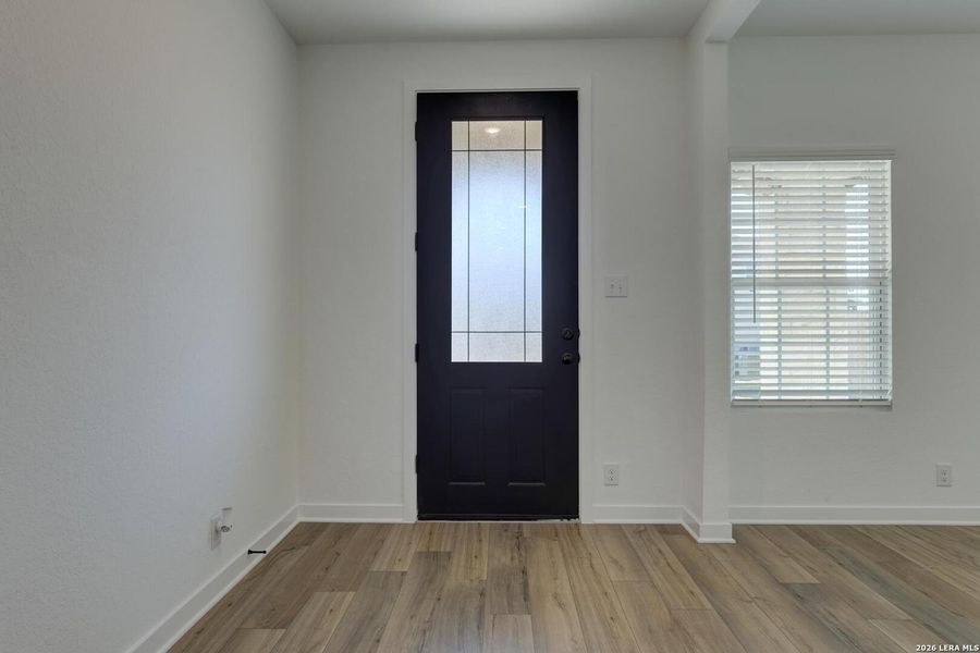 Spacious, unfurnished interior of a new home in Hennersby Hollow, San Antonio (Image 13).