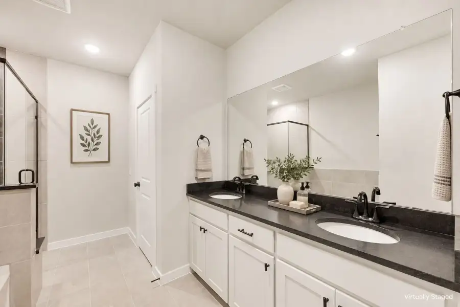 Furnished interior view inside a new home in Ten Mile Creek, Celina (Image 15).