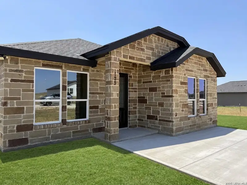 Exterior details and patio area of a home in , La Vernia (Image 21).